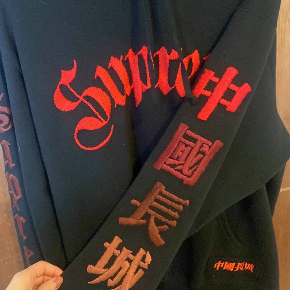 Supreme Pullover - Picture 3 of 4